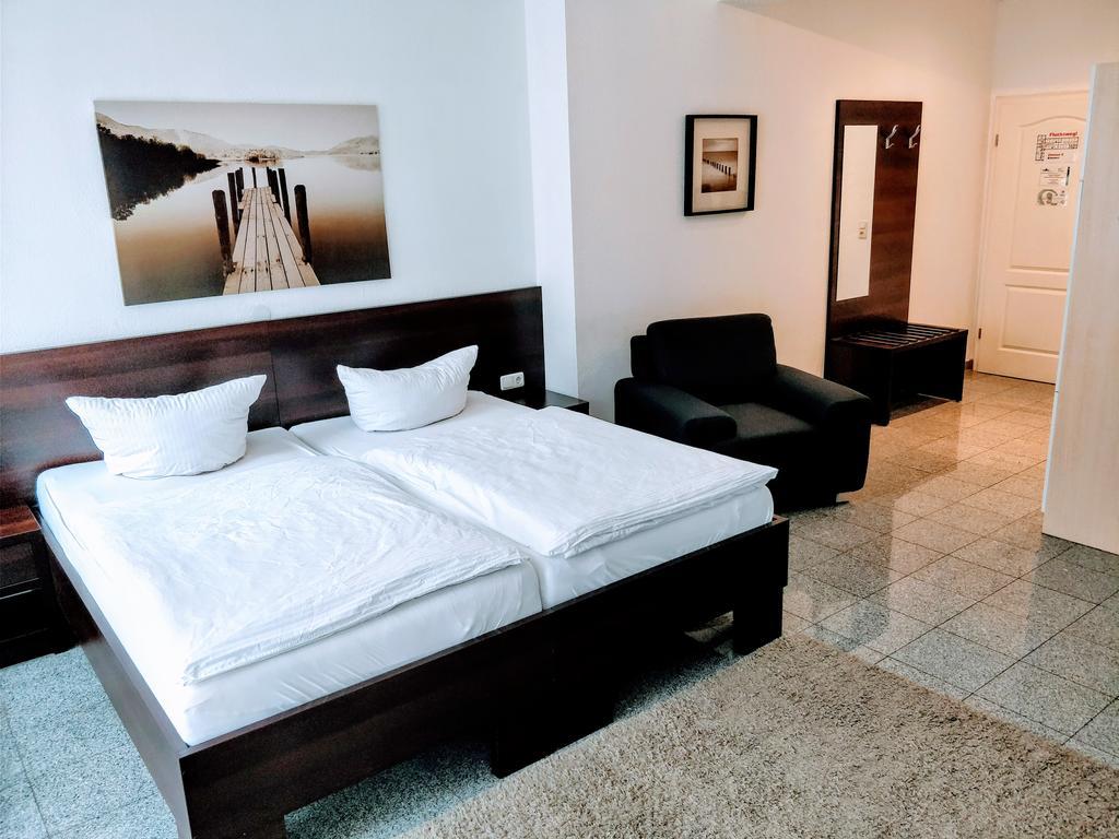 Boardinghouse - Stadtvilla Budget Швайнфурт Екстериор снимка
