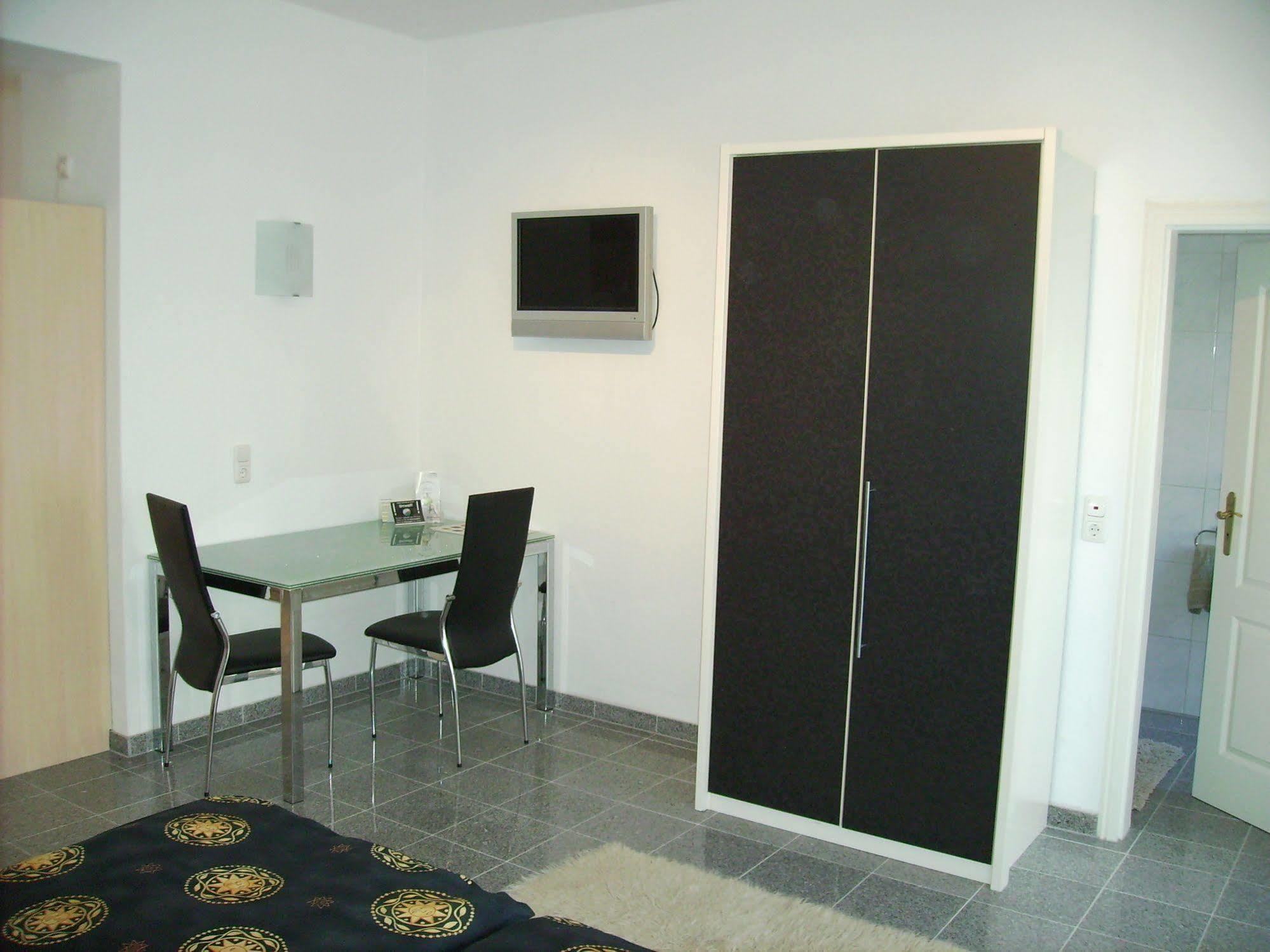 Boardinghouse - Stadtvilla Budget Швайнфурт Екстериор снимка