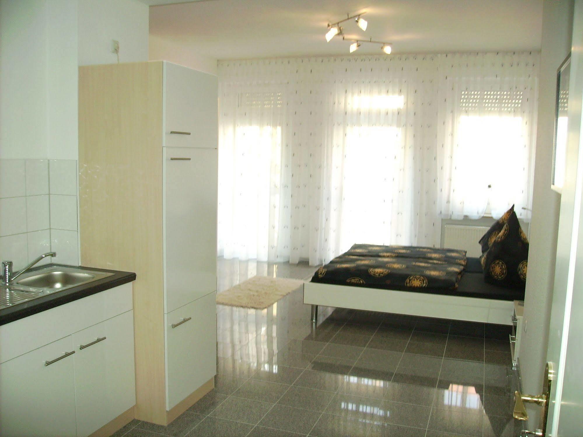 Boardinghouse - Stadtvilla Budget Швайнфурт Екстериор снимка