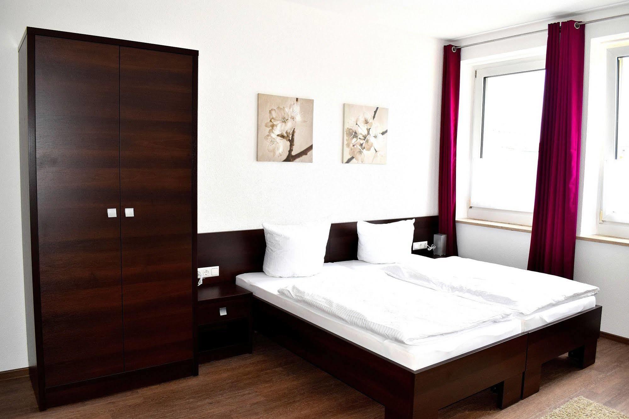 Boardinghouse - Stadtvilla Budget Швайнфурт Екстериор снимка