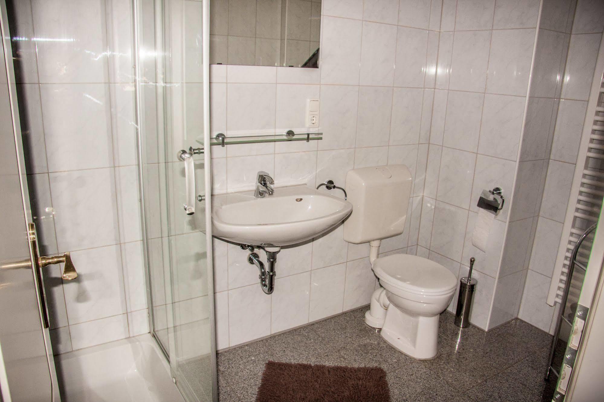Boardinghouse - Stadtvilla Budget Швайнфурт Екстериор снимка