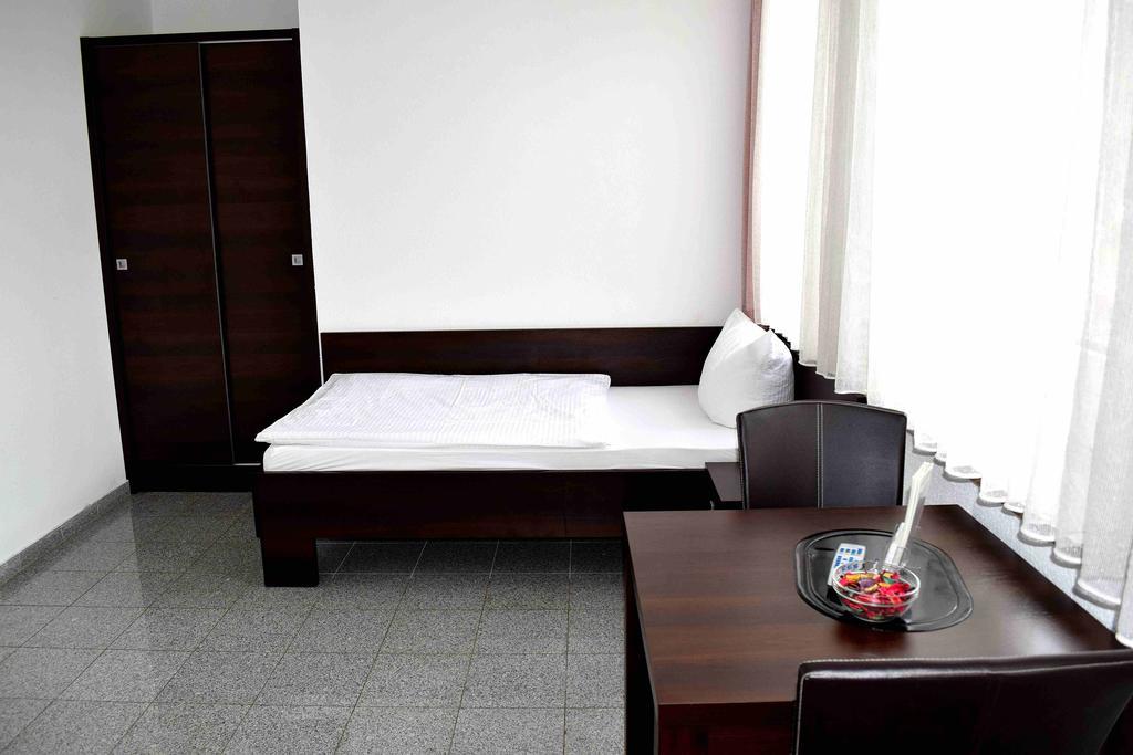 Boardinghouse - Stadtvilla Budget Швайнфурт Стая снимка